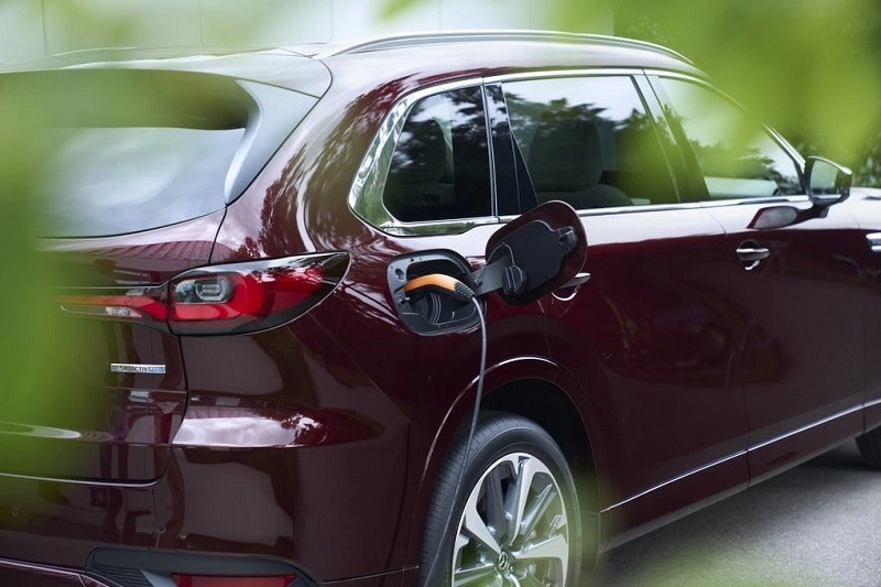 Cận cảnh Mazda CX-80 vừa ra mắt: Thiết kế 3 hàng ghế, chỉ có động cơ hybrid