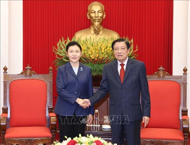 Party Politburo member Phan Dinh Trac receives Chinese Minister of Justice