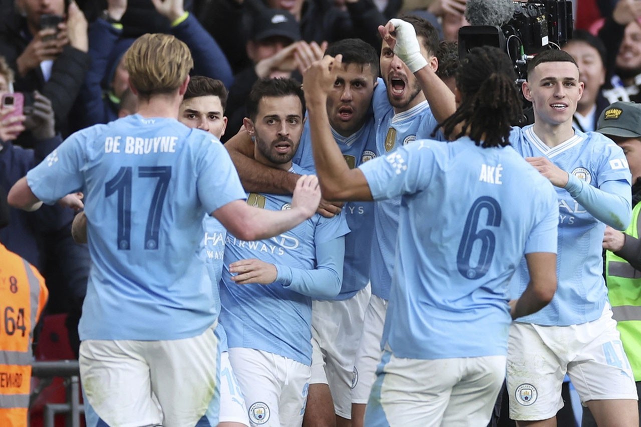 Các cầu thủ Man City ăn mừng bàn thắng (Nguồn: AP).