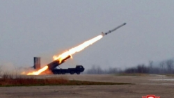 Triều Tiên vừa phóng vật thể có khả năng là tên lửa đạn đạo