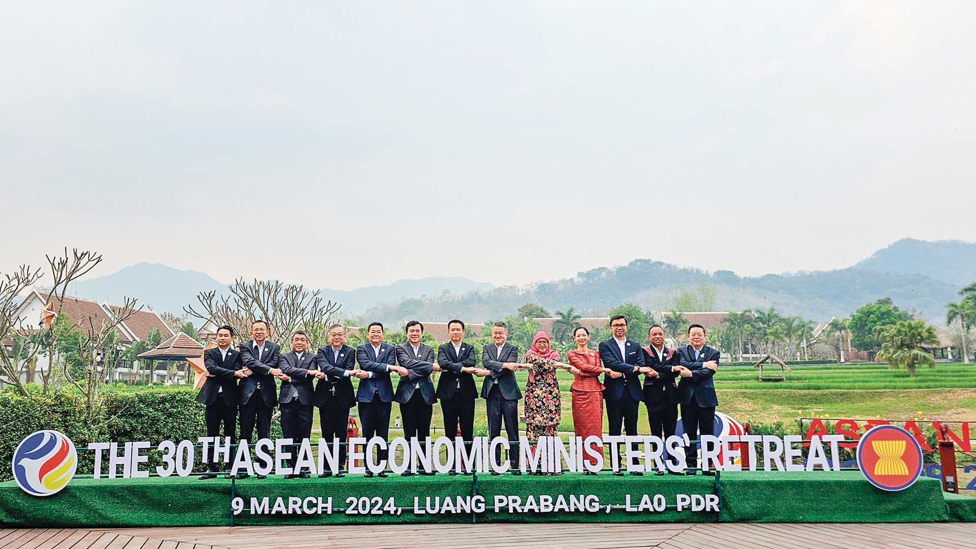 Các đại biểu tham dự Hội nghị Bộ trưởng kinh tế ASEAN hẹp lần thứ 30, tại Luang Prabang, Lào ngày 9/3/2024.