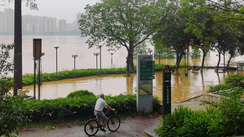 Trung Quốc cảnh báo mưa giông