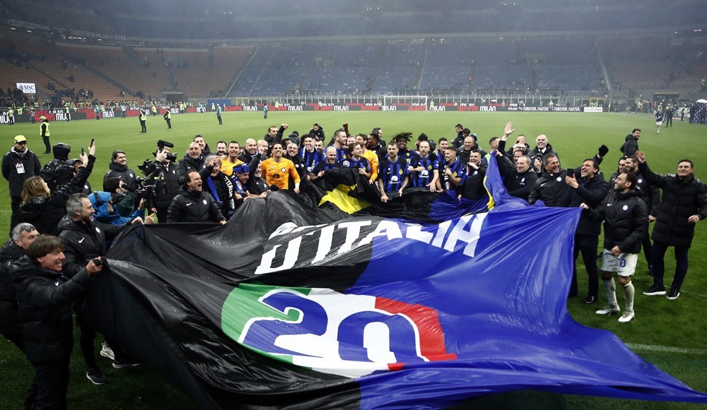 Inter lên ngôi vô địch Serie A sớm 5 vòng đấu khi hơn AC Milan 17 điểm.