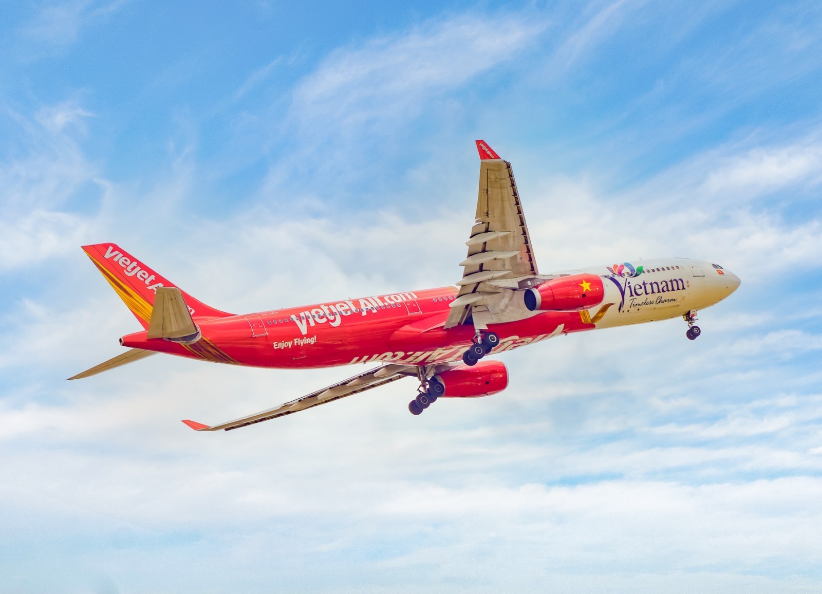 Cơ hội săn hàng hiệu chính hãng miễn thuế với Prebook Duty Free của Vietjet, ưu đãi đến 50%