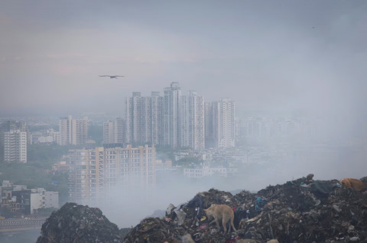 Tình trạng ô nhiễm nghiêm trọng do cháy bãi rác ở New Delhi, Ấn Độ