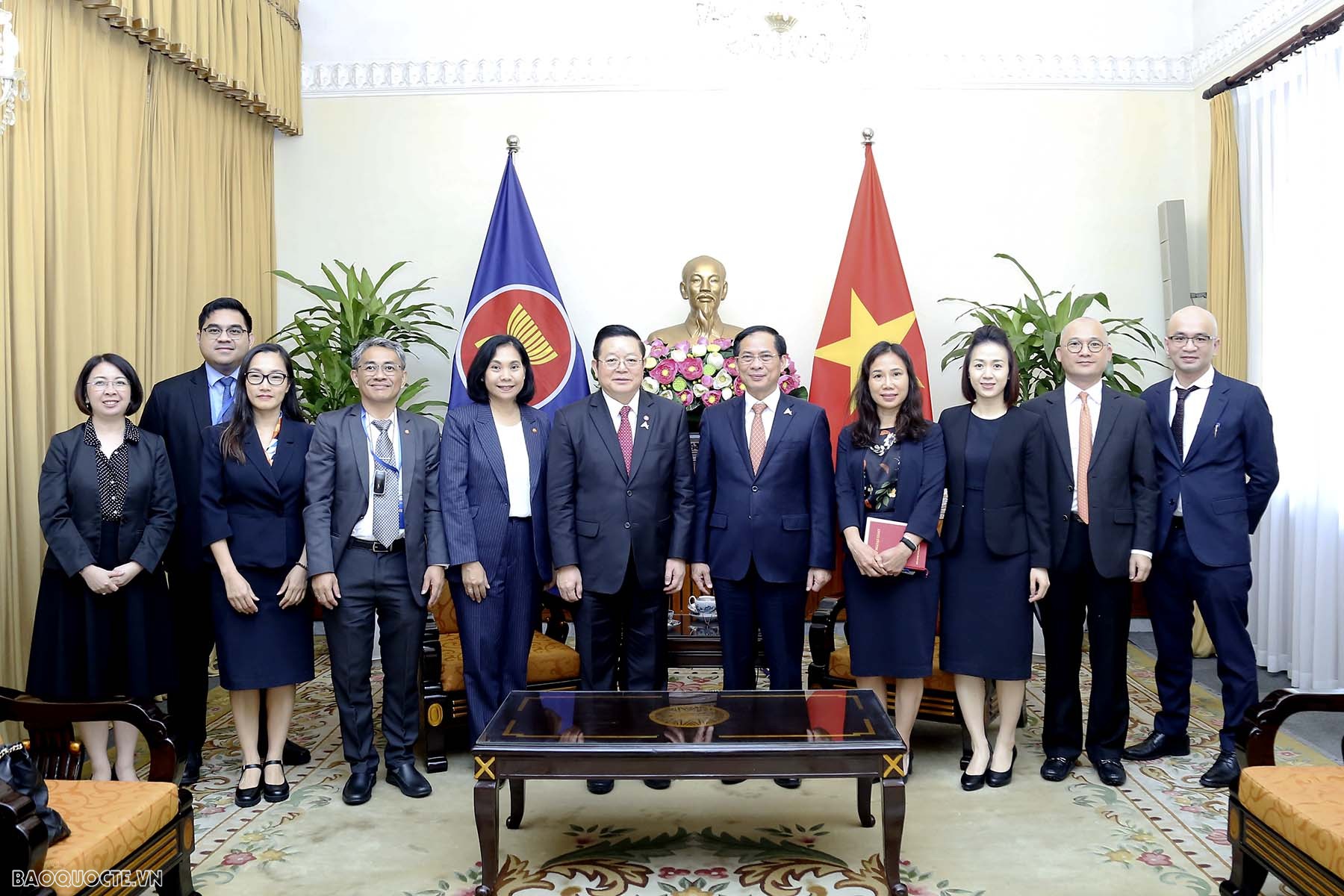 Bộ trưởng Ngoại giao Bùi Thanh Sơn tiếp Tổng Thư ký ASEAN Kao Kim Hourn