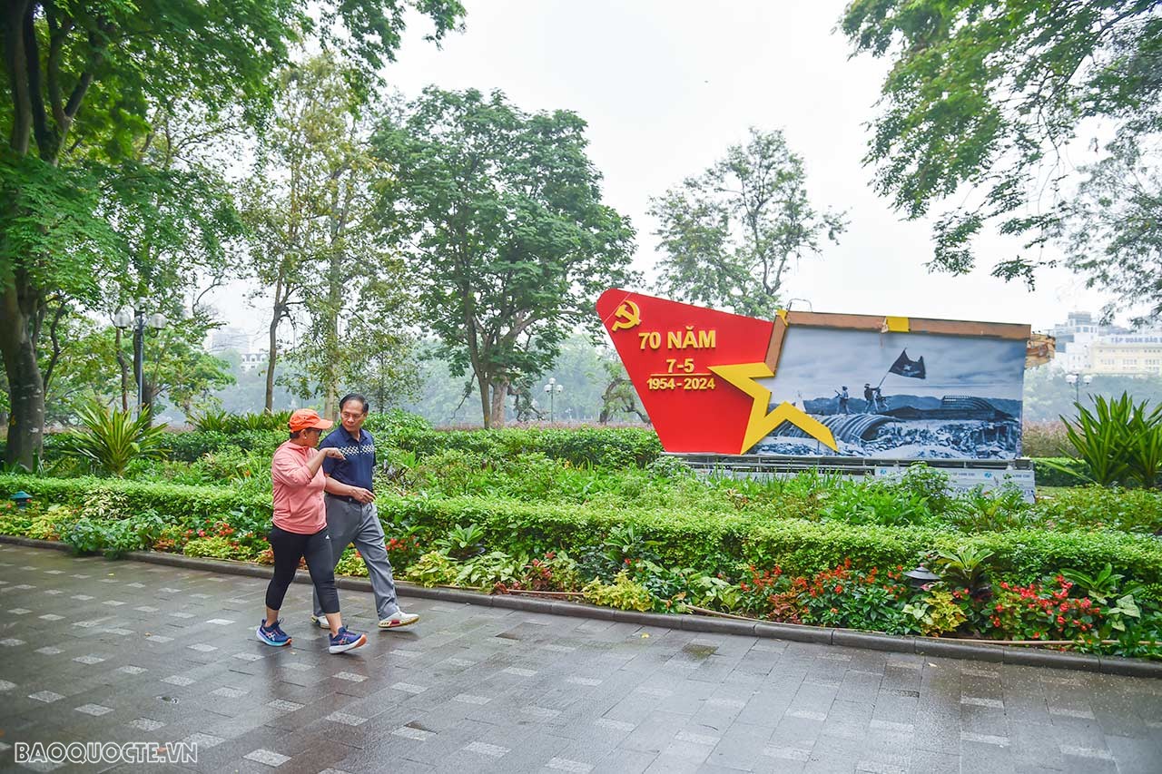 Foreign Ministers Bui Thanh Son and Retno Marsudi enjoy morning stroll, pho, and coffee in Hanoi