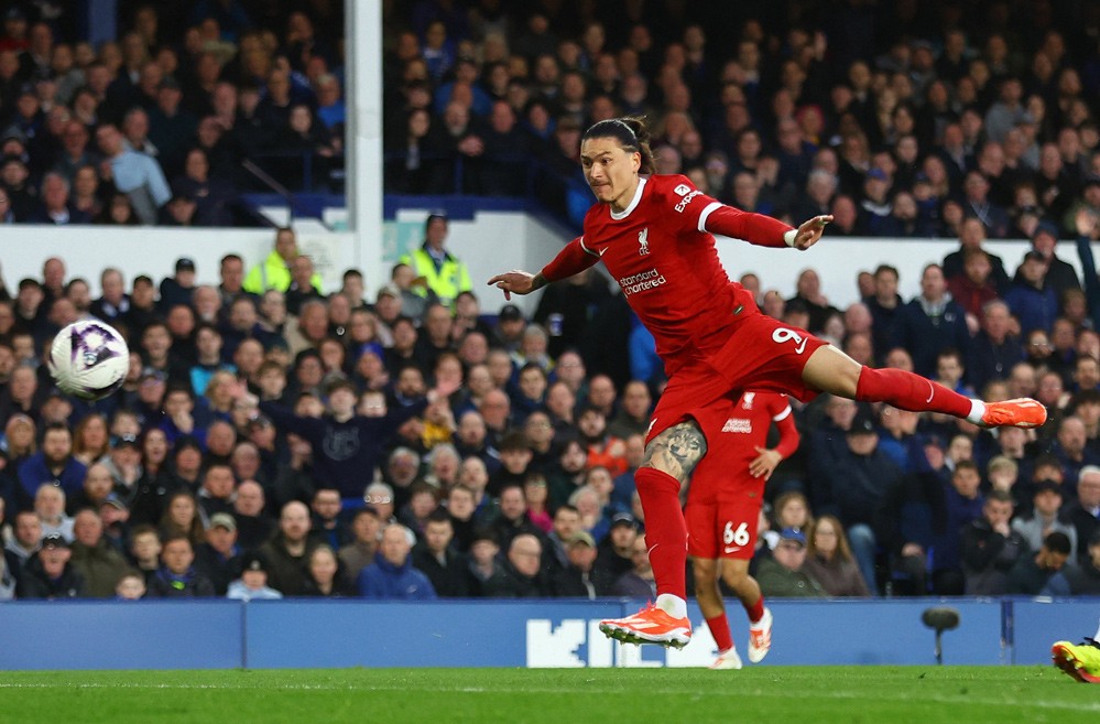 Ngoại hạng Anh: Hình ảnh trận đấu Everton thắng quả cảm trước Liverpool