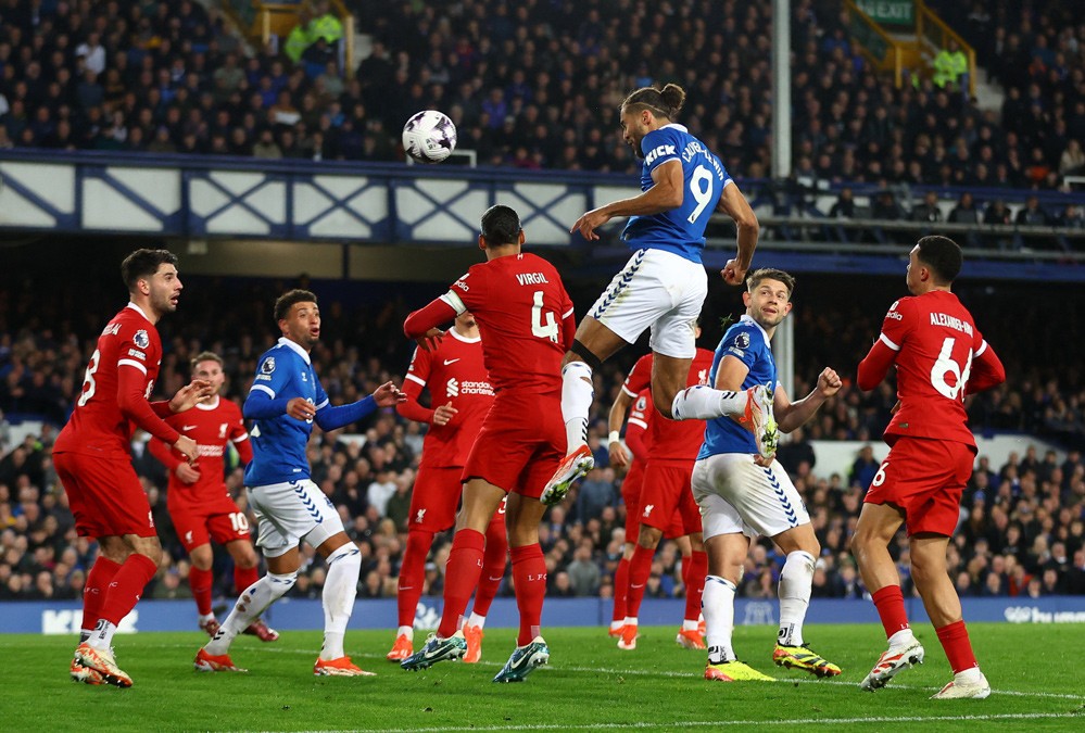 Ngoại hạng Anh: Hình ảnh trận đấu Everton thắng quả cảm trước Liverpool