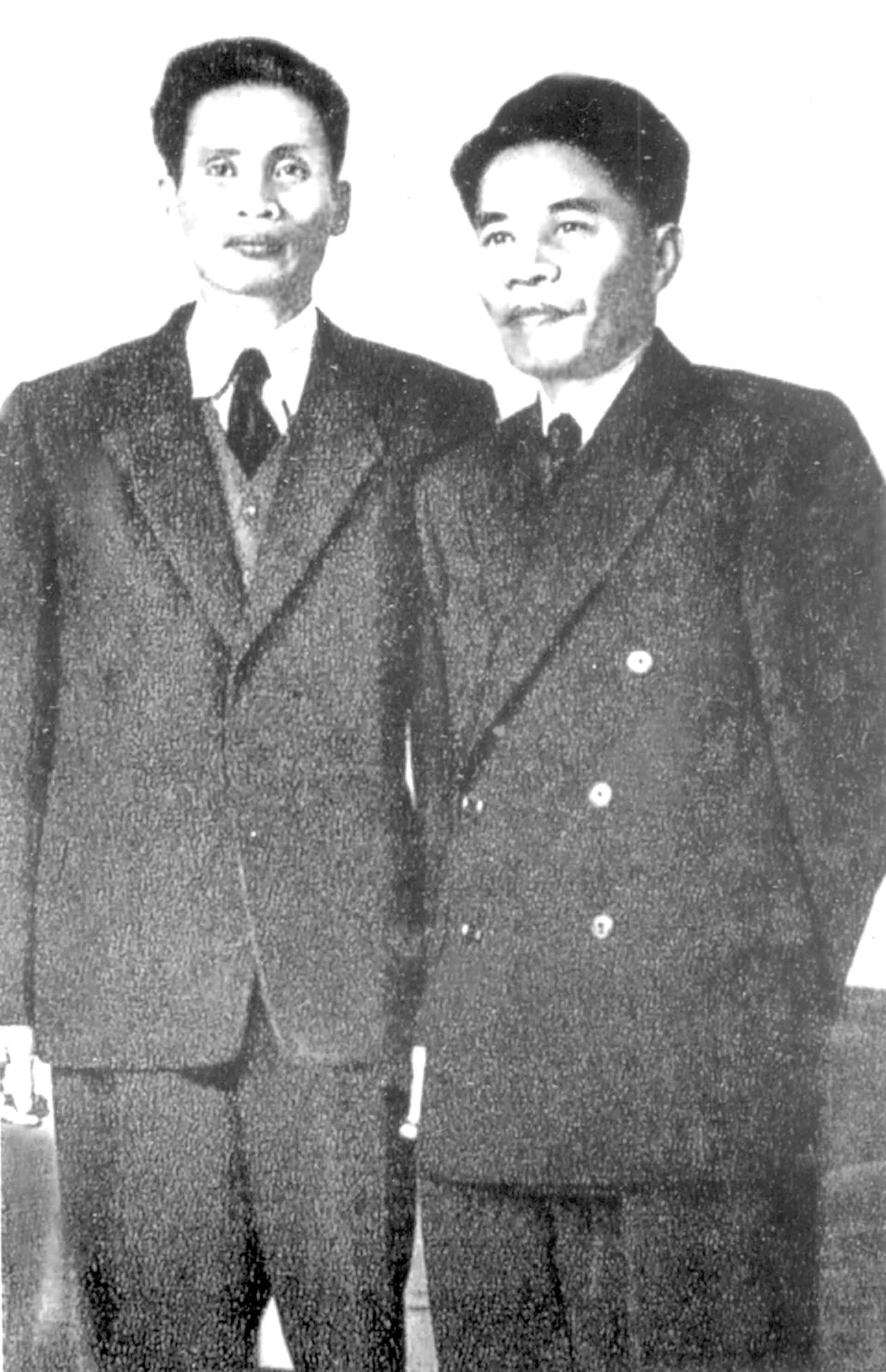 Phó Thủ tướng Phạm Văn Đồng và Giáo sư  Tạ Quang Bửu.