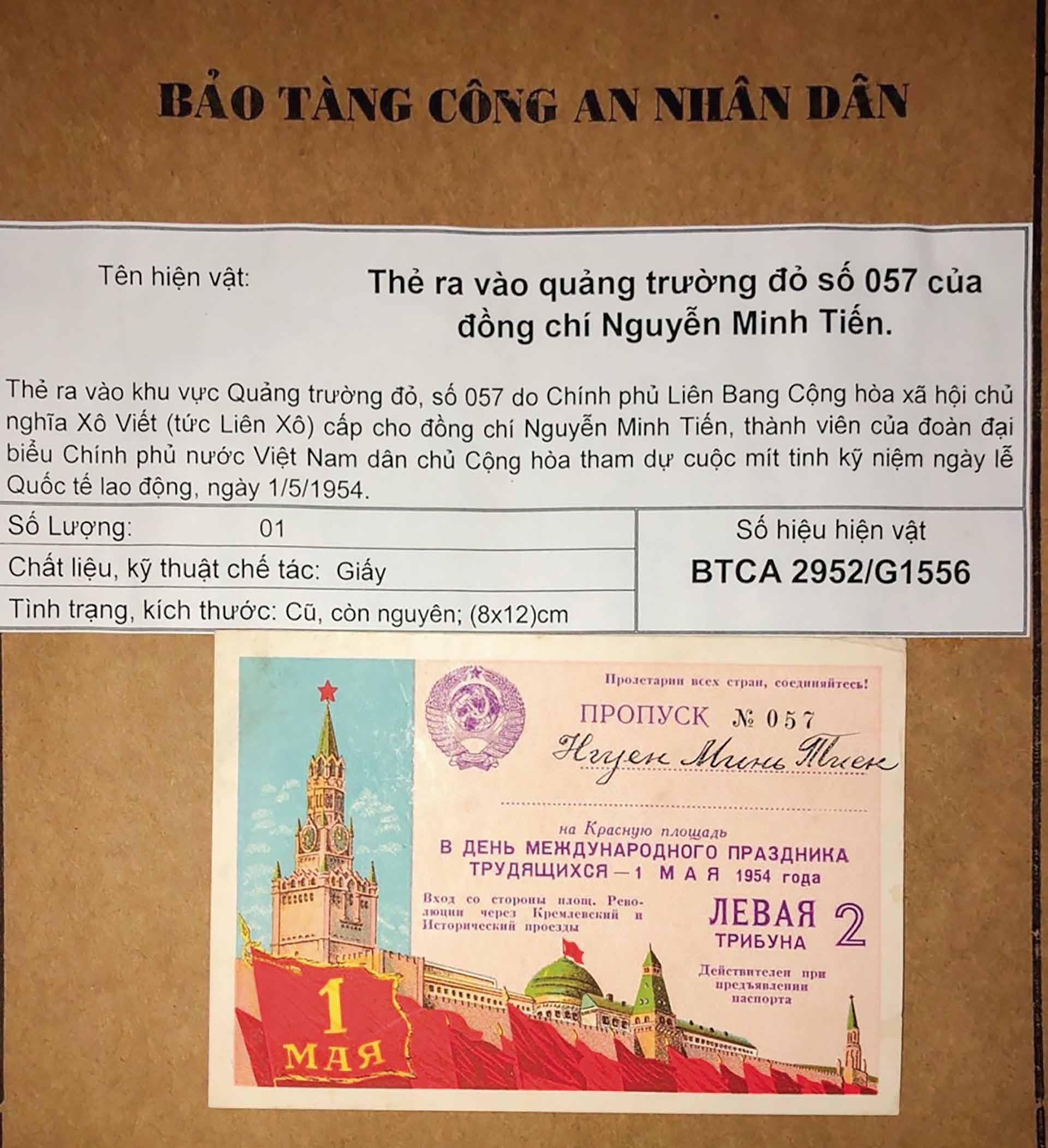 Thẻ ra vào Quảng trường Đỏ của đồng chí Nguyễn Minh Tiến.