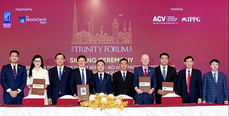 Đại diện các bên ký kết biên bản ghi nhớ về việc tổ chức Diễn đàn Trinity 2024.