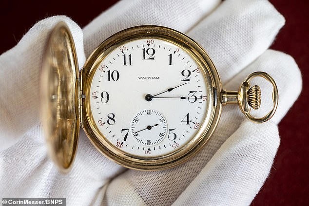 Câu chuyện về chủ nhân chiếc đồng hồ vạ vàng trên tàu Titanic sắp được bán đấu giá tại Anh