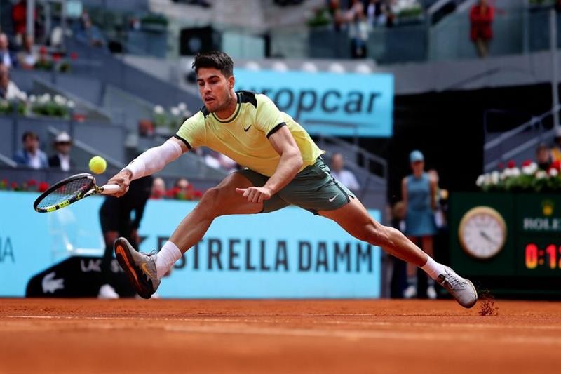 Madrid Open 2024: Carlos Alcaraz thắng nhanh tay vợt hạng 59 ATP