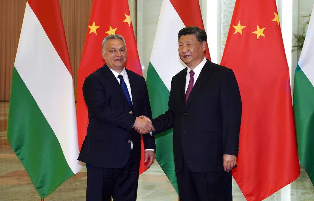 Chủ tịch Trung Quốc Tập Cận Bình và Thủ tướng Hungary Viktor Orban trước cuộc gặp song phương bên lề Diễn đàn Vành đai và con đường lần thứ hai tại Bắc Kinh, ngày 25/4/2019. (Nguồn: Reuters)