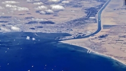 Căng thẳng Biển Đỏ kéo dài, kênh đào Suez thất thu nặng nề