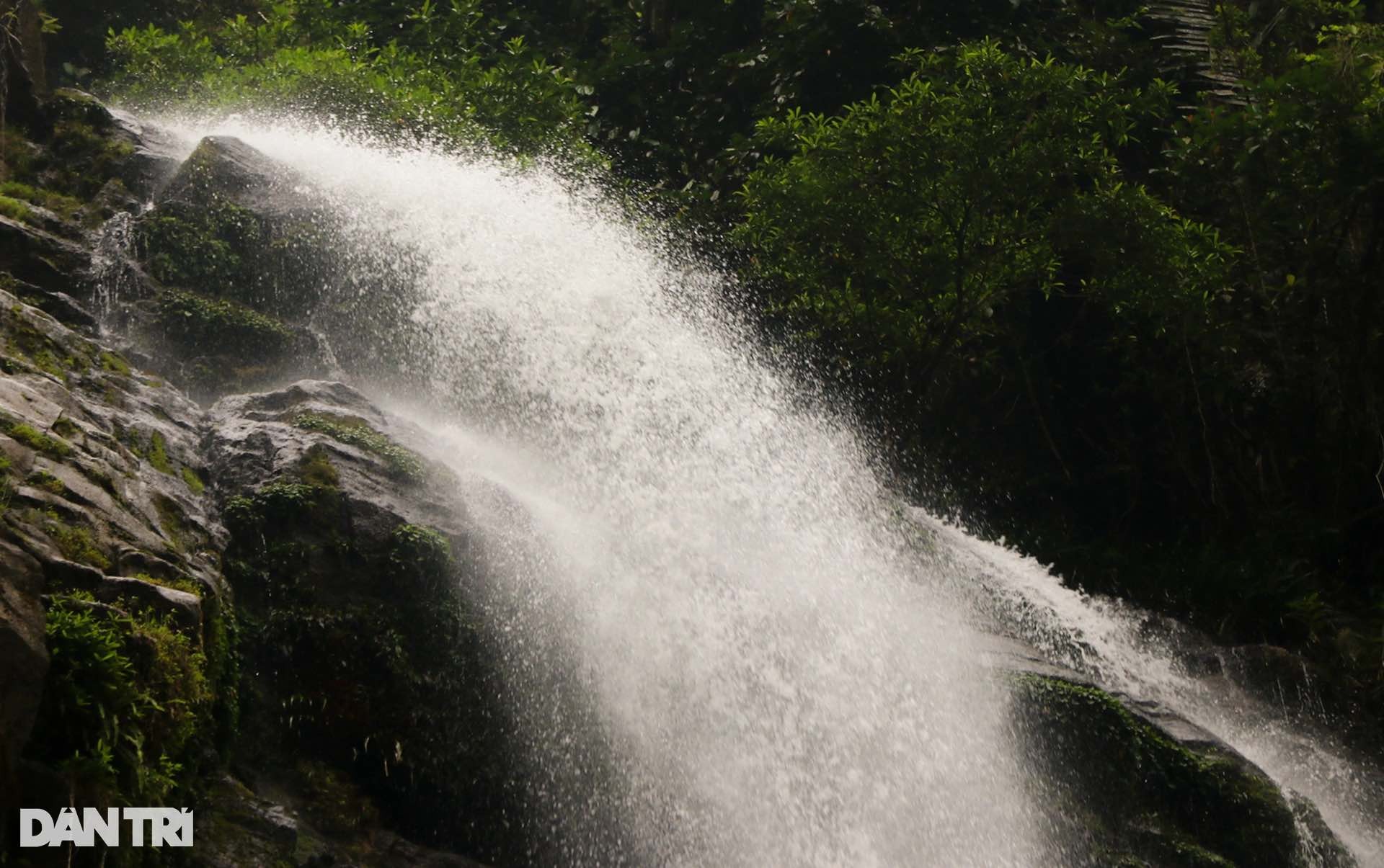 Khám phá thác nước đẹp nên thơ giúp ‘chữa lành’ vào mùa Hè