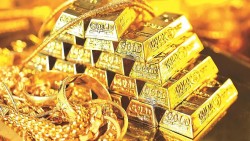 Giá vàng hôm nay 30/4/2024: Giá vàng SJC giảm, bỏ xa giá thế giới, quý kim nhiều 'bà đỡ', dự đoán thời điểm sốc 3.000 USD/ounce