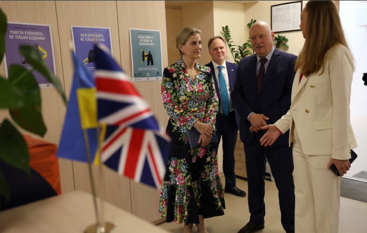 Xung đột Nga-Ukraine: Thành viên Hoàng gia đầu tiên thăm Kiev