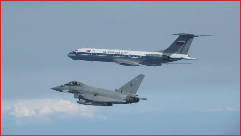 Các cơn bão của RAF từ 140 EAW ở Estonia đã được điều động để đánh chặn một chiếc Tu-134 của Hải quân Nga và 2 chiếc Su-27 'FLANKER' B. (Ảnh chụp: Twitter/RoyalAirForce)