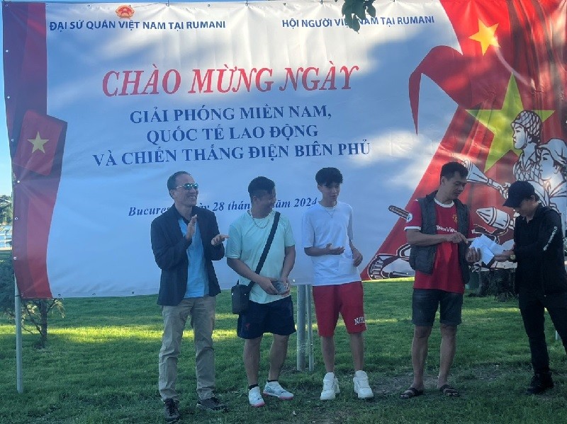 Cộng đồng người Việt tại Romania hòa chung không khí kỷ niệm những ngày lễ lớn