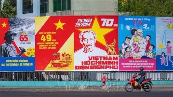 Cuban leaders congratulate Vietnam on National Reunification anniversary