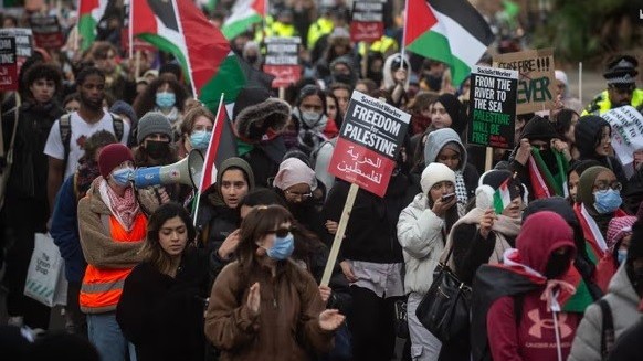 Xung đột ở Dải Gaza: Sinh viên Anh biểu tình phản đối, Hamas vẫn chưa nhất trí về đề xuất ngừng bắn