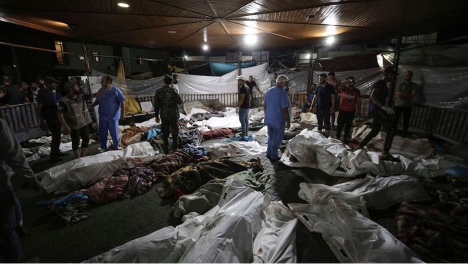 Thi thể của những người Palestine thiệt mạng tại Bệnh viện Baptist Ả Rập Al-Ahli được tập trung ở sân trước của Bệnh viện Al-Shifa ở Thành phố Gaza, trung tâm Dải Gaza, vào ngày 17 tháng 10 năm 2023. Hình ảnh: Twitter Screengrab