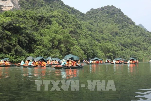 Tourists at the Trang An Landscape Complex in Ninh Binh province. (Photo: VNA)