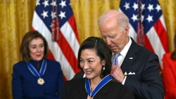 Dương Tử Quỳnh nhận Huân chương Tự do, Tổng thống Mỹ Joe Biden ngợi khen