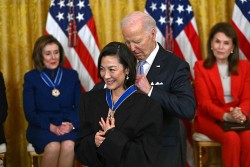 Dương Tử Quỳnh nhận Huân chương Tự do, Tổng thống Mỹ Joe Biden ngợi khen