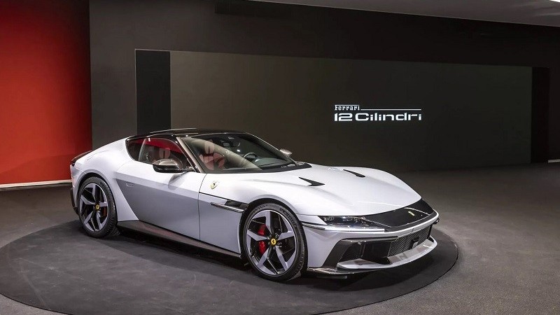 Cận cảnh siêu xe Ferrari 12Cilindri vừa ra mắt, giá từ 10,78 tỷ đồng