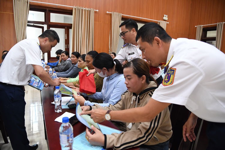 Bộ Tư lệnh Vùng Cảnh sát biển 2 vận động ngư dân đảo Lý Sơn chống khai thác hải sản bất hợp pháp, quyết tâm gỡ 'thẻ vàng' IUU