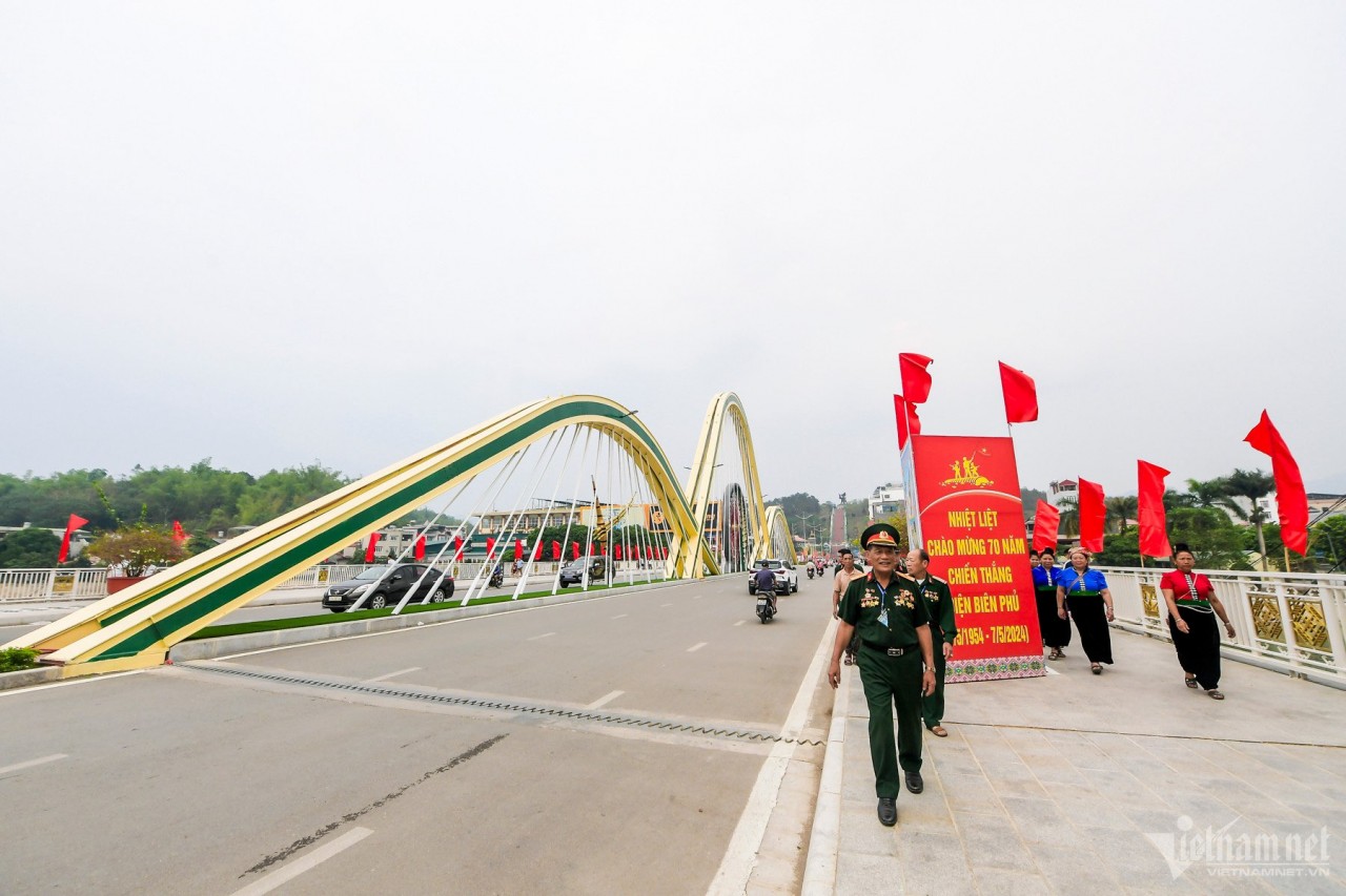 Điện Biên Phủ rực rỡ cờ hoa đón đại lễ mừng chiến thắng