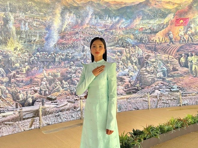 Hoa hậu H'Hen Nie tại Bảo tàng chiến thắng Điện Biên Phủ. (Ảnh: NVCC)