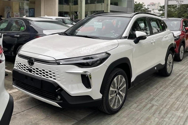 Toyota Corolla Cross 2024 vẫn được nhập khẩu từ Thái Lan nhưng chỉ có 2 bản Xăng (V) và Hybrid (HEV)