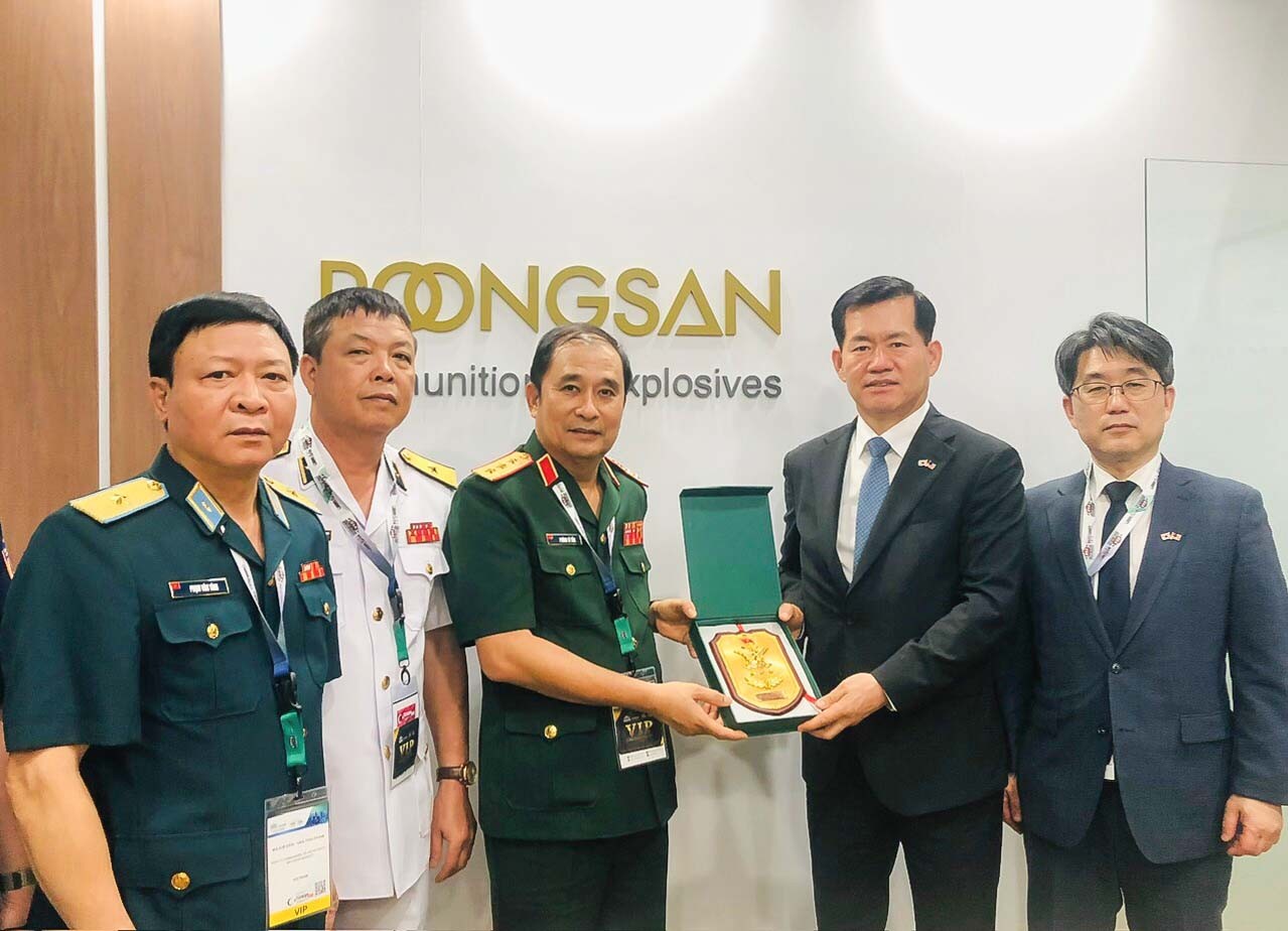 Bộ Quốc phòng tham dự Triển lãm Quốc phòng an ninh châu Á tại Malaysia
