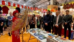 Sản phẩm văn hoá, du lịch Việt Nam gây ấn tượng tại Hội chợ Paris