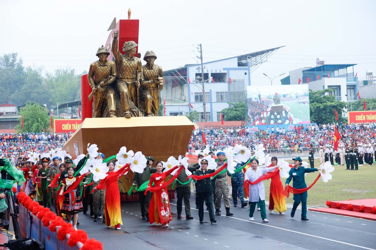 Kỷ niệm 70 năm Chiến thắng Điện Biên Phủ: Cả Điện Biên như sống lại phút giây lịch sử hào hùng
