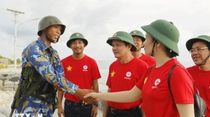 Delegation visits Truong Sa island district, platform