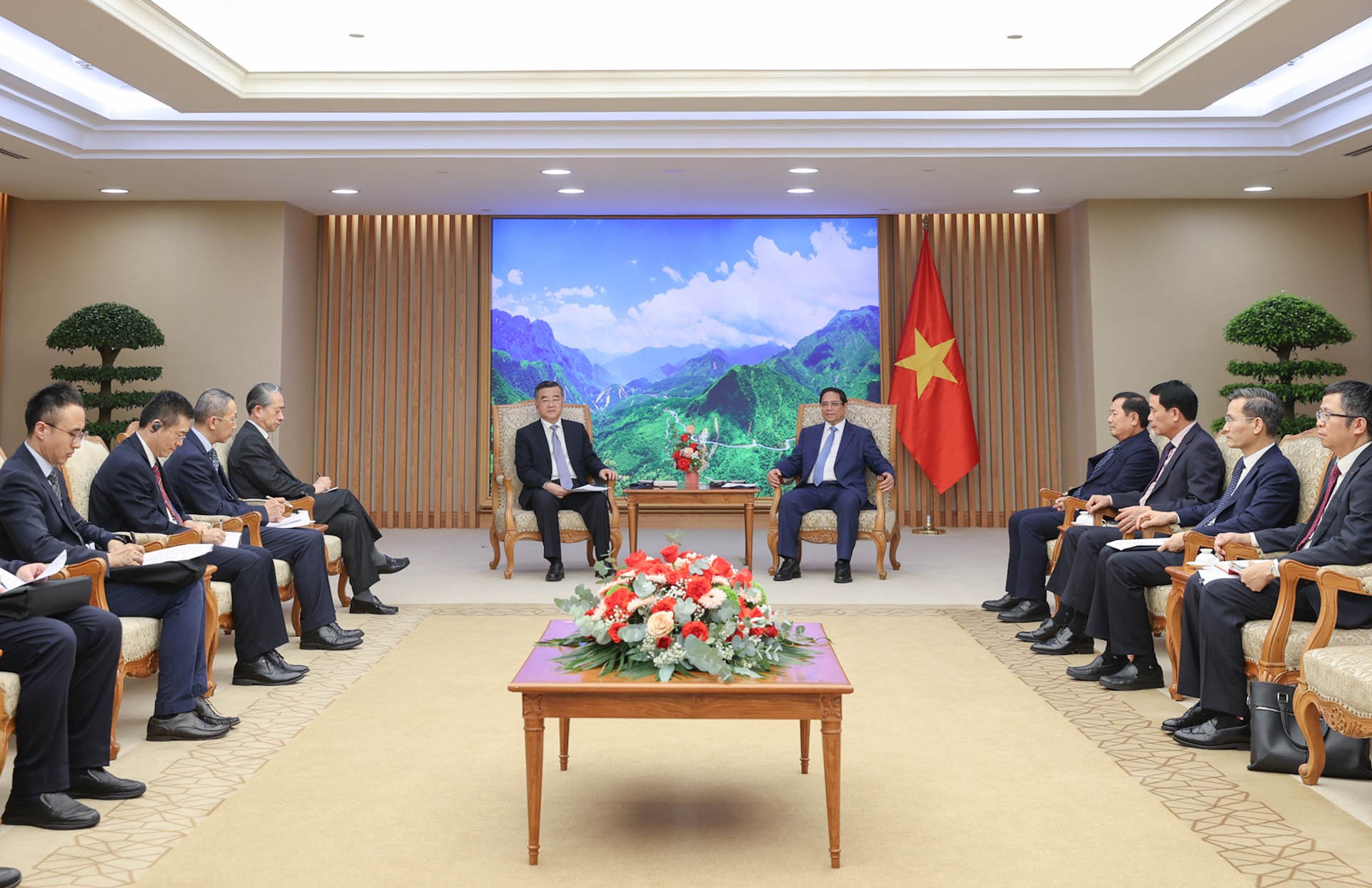 Thủ tướng Phạm Minh Chính tiếp Phó Ủy viên trưởng Ủy ban thường vụ Nhân đại toàn quốc Trung Quốc