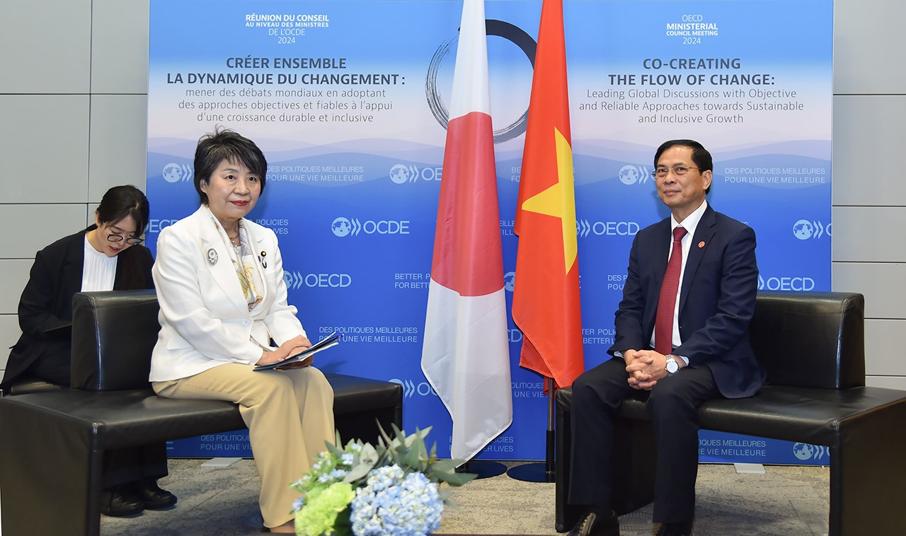 Bộ trưởng Ngoại giao Bùi Thanh Sơn gặp Bộ trưởng Ngoại giao Nhật Bản Kamikawa Yoko.