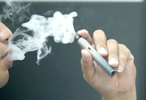 Experts consider how to tackle the problem of e-cigarettes