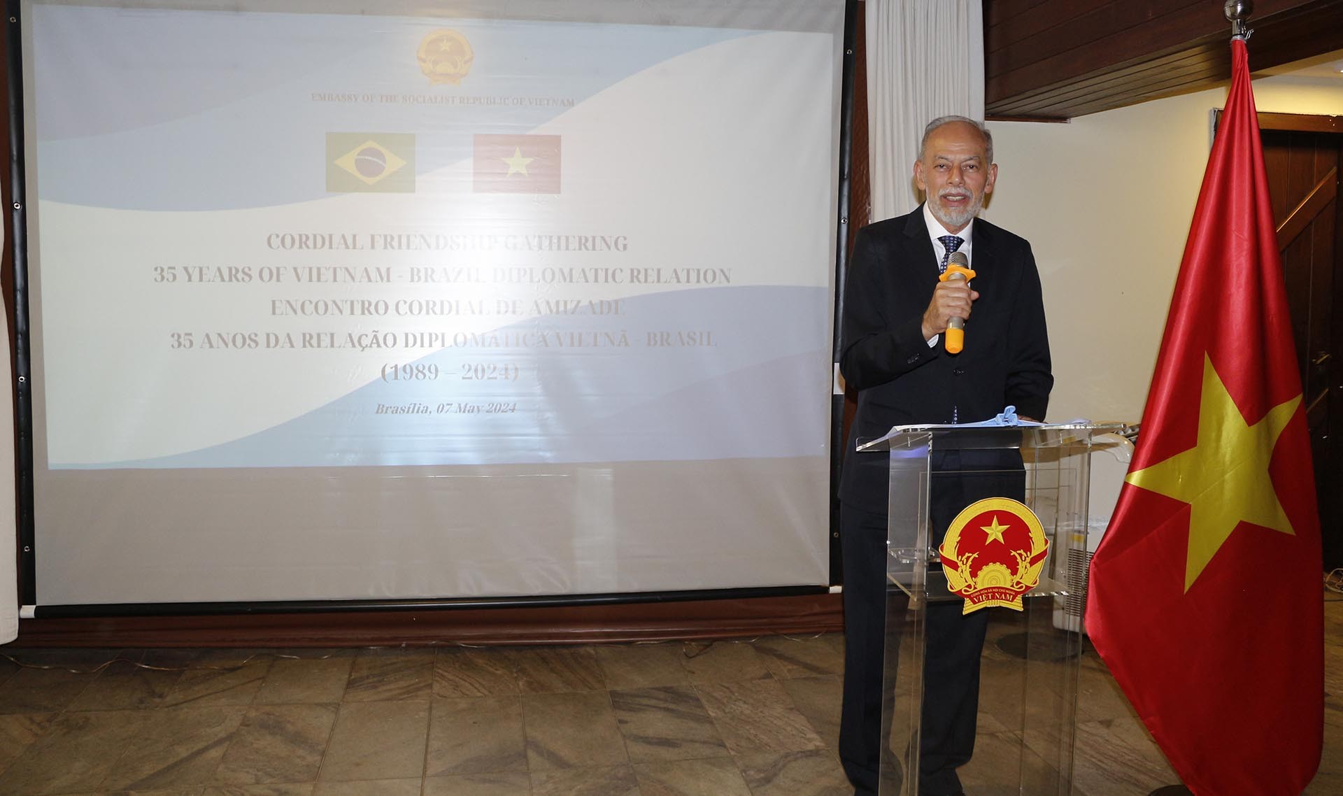 Gặp mặt nhân dịp 35 năm thiết lập quan hệ ngoại giao Việt Nam-Brazil và 70 năm Chiến thắng Điện Biên Phủ