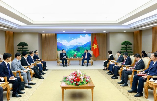 PM Pham Minh Chinh received CFO of Samsung Electronics Park Hark-kyu