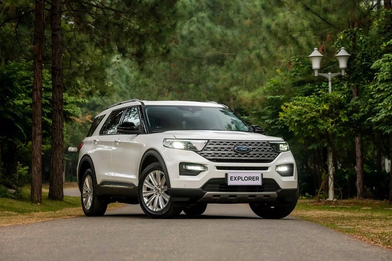 Ford Explorer tăng giá niêm yết 100 triệu đồng, đẩy giá lăn bánh tăng lên gần 2,4 tỷ đồng.