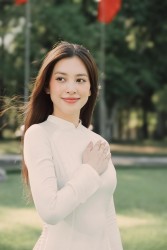 Hoa hậu Trần Tiểu Vy lại gây thương nhớ...