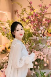 Á hậu Trịnh Thùy Linh chuộng thiết kế đầm gợi cảm, nổi bật làn da trắng