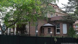 Tòa nhà từng là Văn phòng lãnh sự Nga ở miền Đông Đức bị tấn công