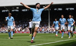 Thắng vùi dập Fulham, Man City vượt Arsenal leo lên đầu bảng Premier League